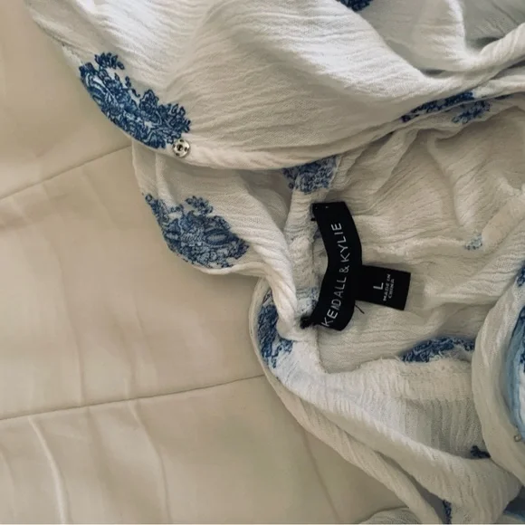 Kendall & Kylie White Romper with Blue Embroidery - Picture 3 of 4